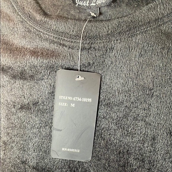 Elegant‎ Black Velvet Women's Top - Picture 3 of 5